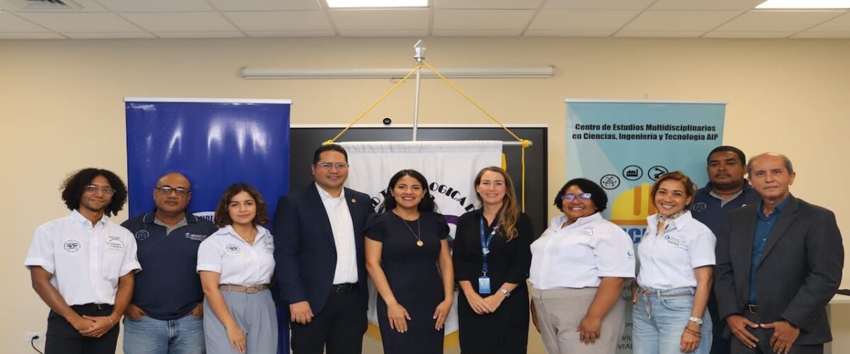 Imagem de noticia: Laboratorio móvil único en la región estudia la calidad del agua para el consumo humano en Tonosí