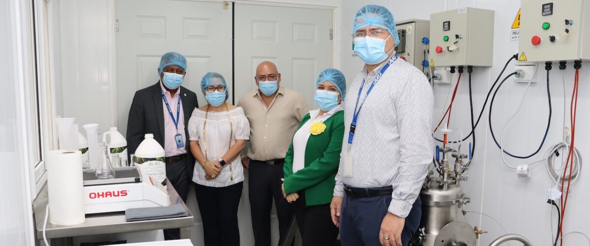 Imagem de noticia: Visita del Secretario Nacional de la SENACYT al Banco de Reproducción de Microorganismos