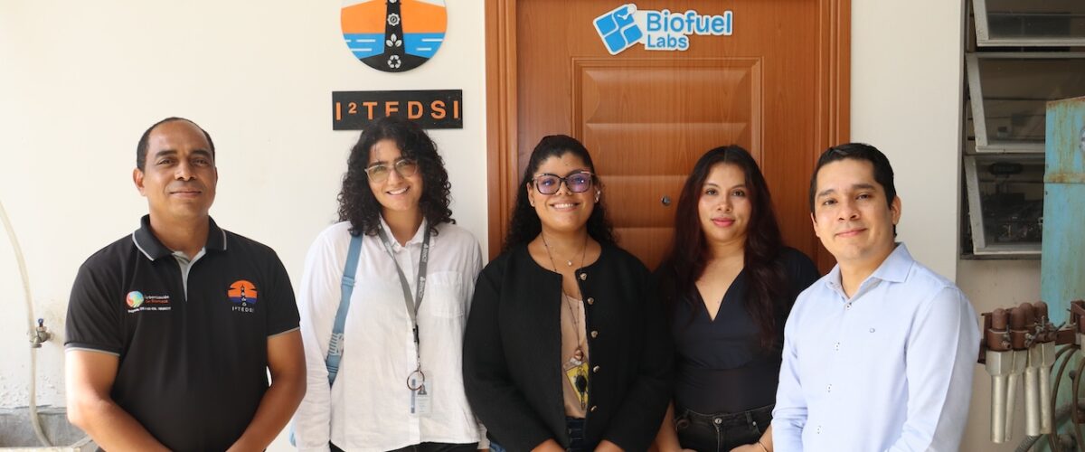 Imagem de noticia: Representantes de la SENACYT visitan laboratorios de investigación en bioenergía de la UTP
