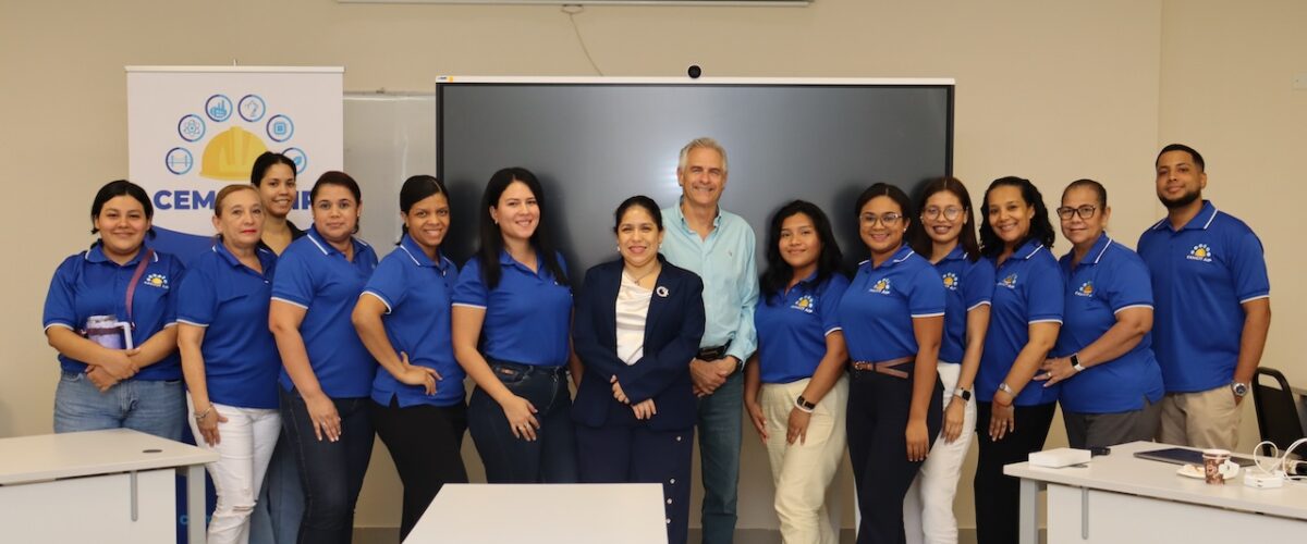 Imagem de noticia: Colaboradores del CEMCIT AIP participan en taller de co-creación para fortalecer la visión estratégica institucional